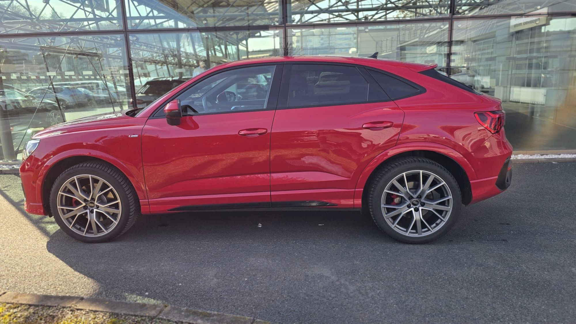 Audi Q3, SB S line 45 TFSI quattro - fotka 3