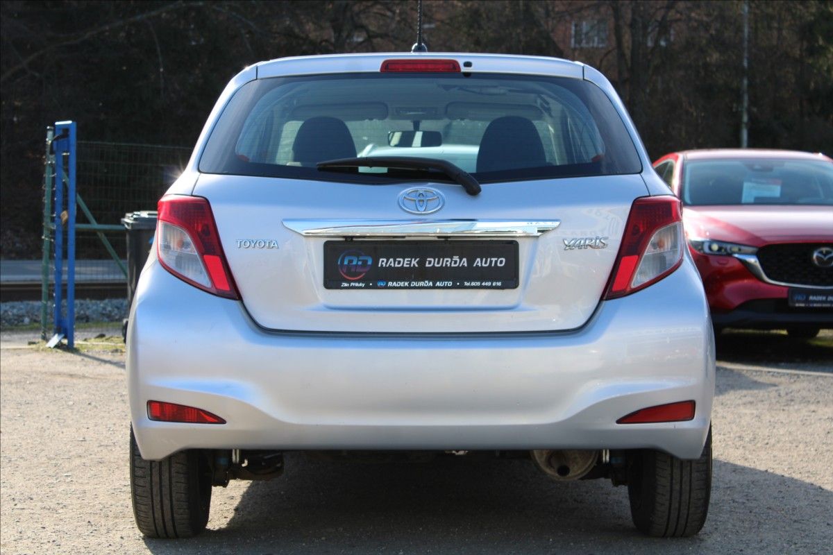 Toyota Yaris, 1,0 VVT-i  NOVÉ V ČR,1.MAJITEL - fotka 6