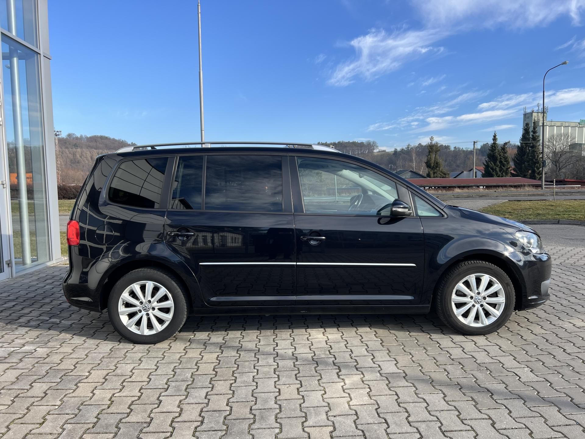 Volkswagen Touran, 2.0 TDI Highline - fotka 6