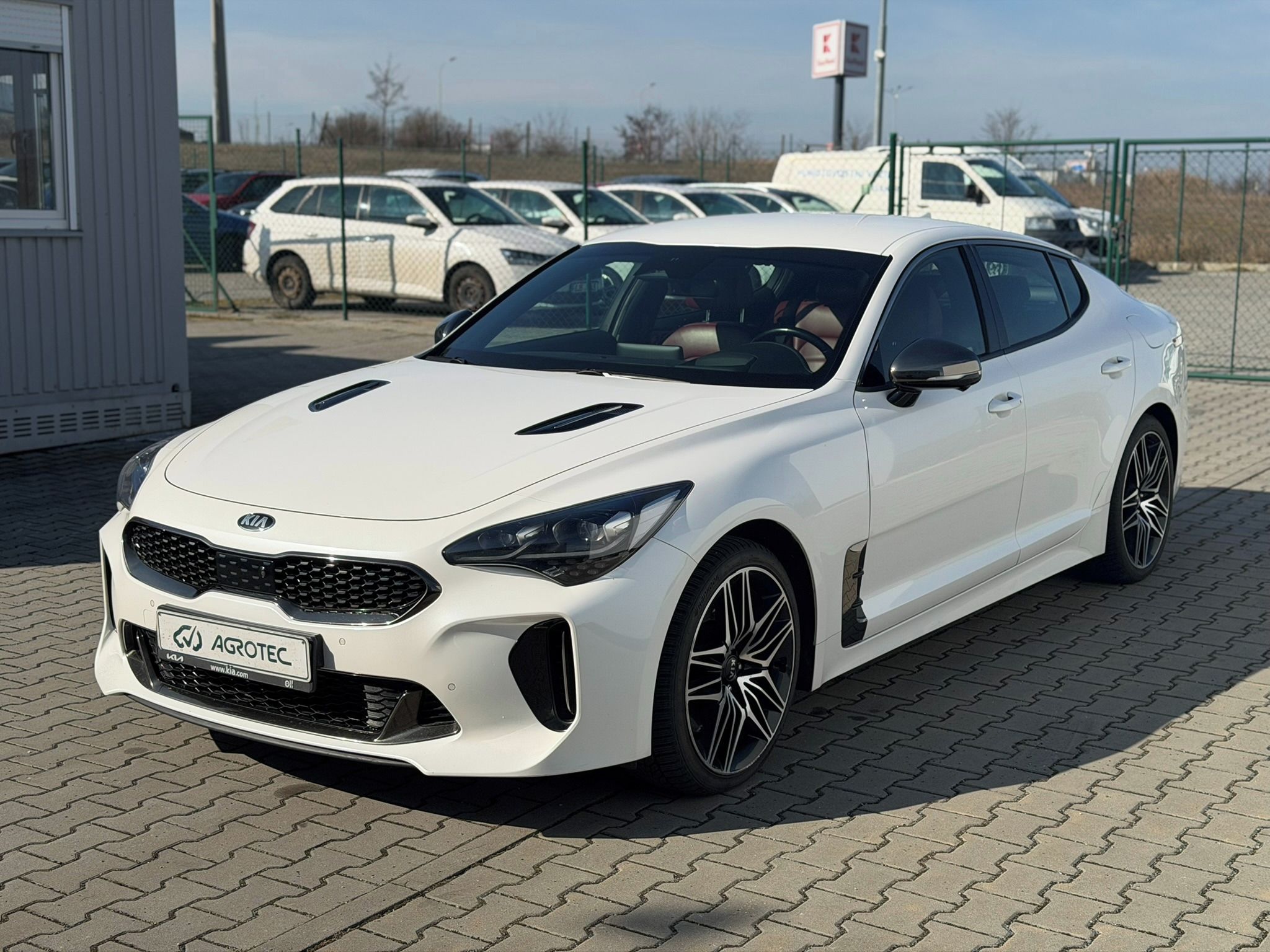 Kia Stinger, 3.3 V6 T-GDI 269 kW GT 4x4 - fotka 3