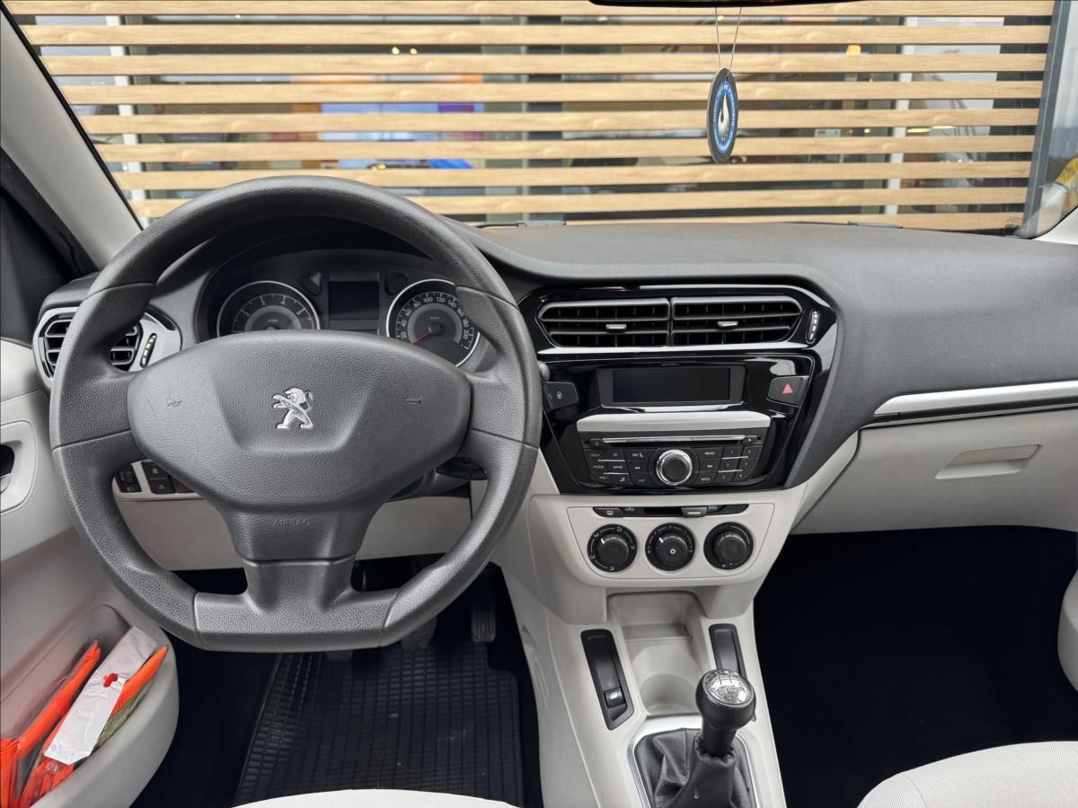 Peugeot 301, 1,6 ALLURE - fotka 5