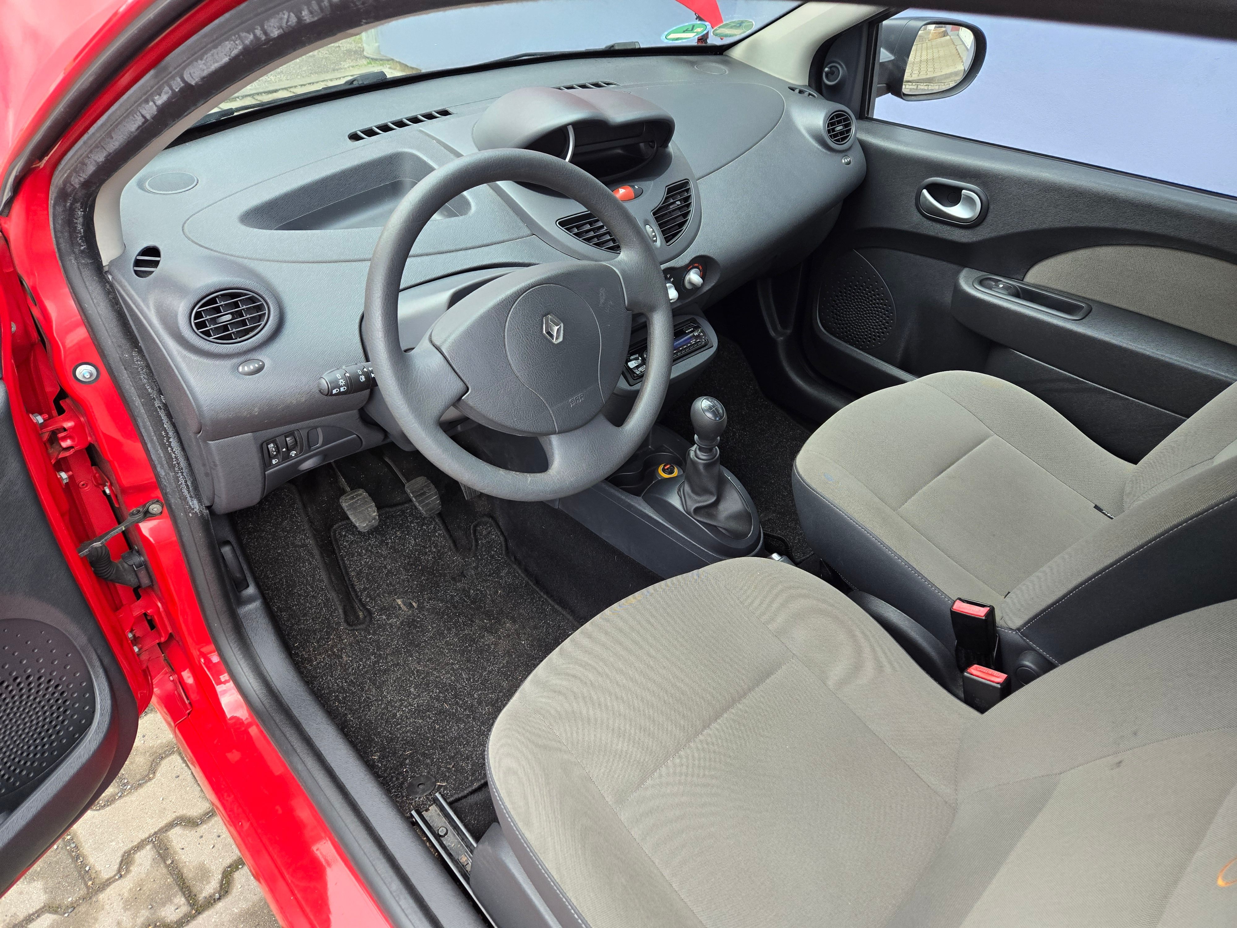 Renault Twingo, Nová STK,rozvody,olej,pneu - fotka 6