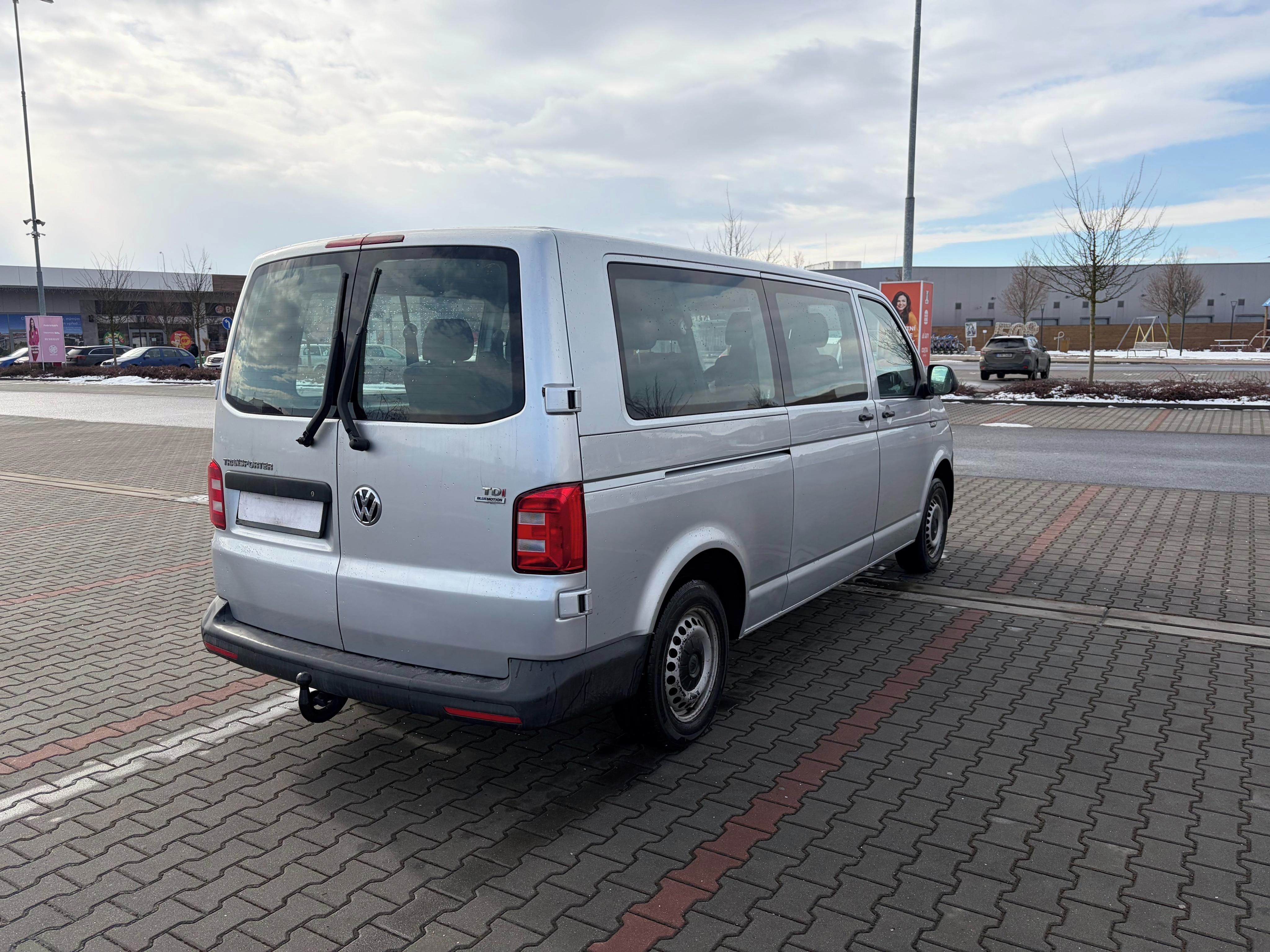 Volkswagen Transporter, 2.0 TDi 1.maj.ČR 9míst long - fotka 3