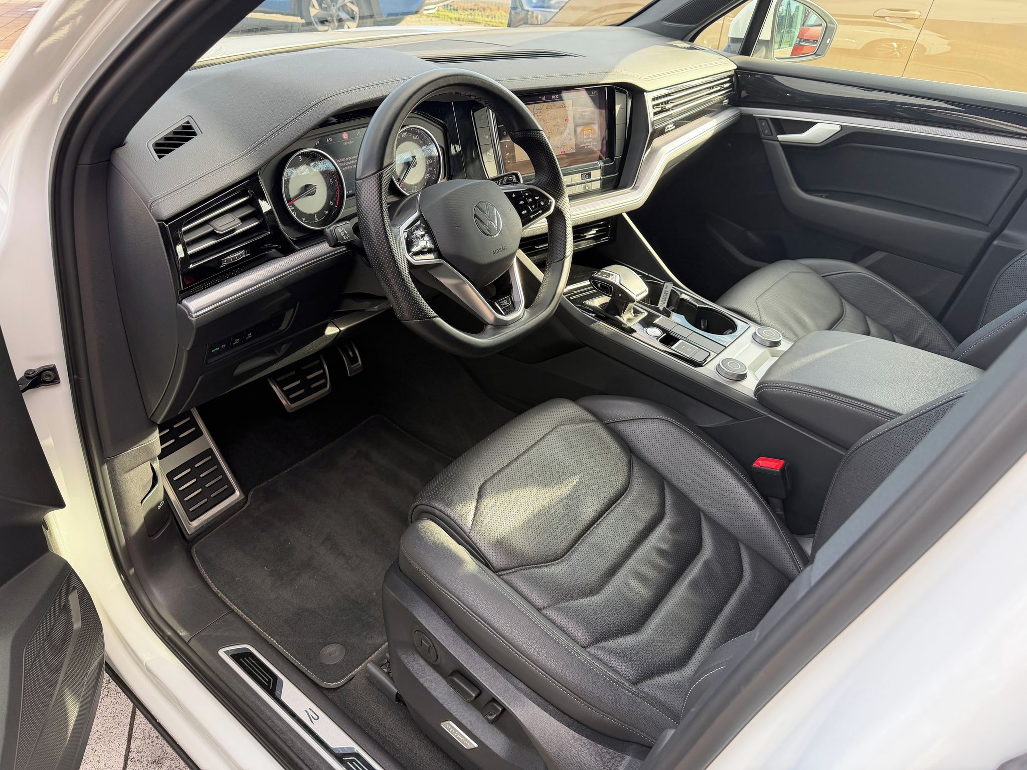 Volkswagen Touareg, R-line  210kW Tažné - fotka 5
