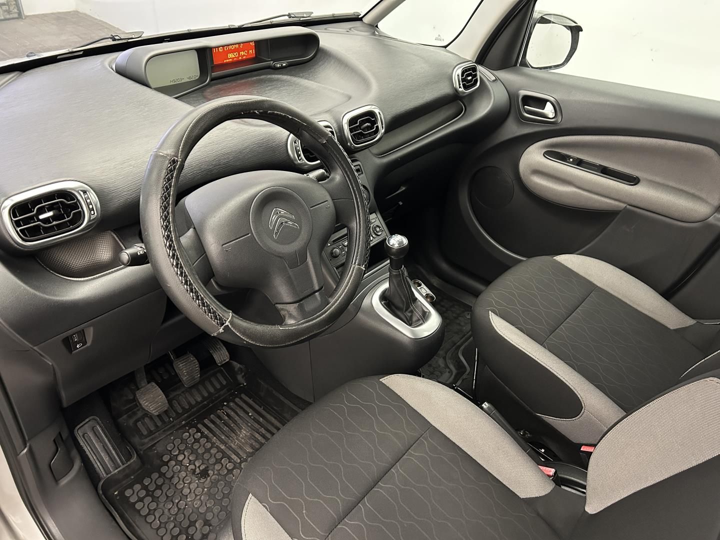 Citroën C3 Picasso, 1.4VTi 70kW Exclusive - fotka 6