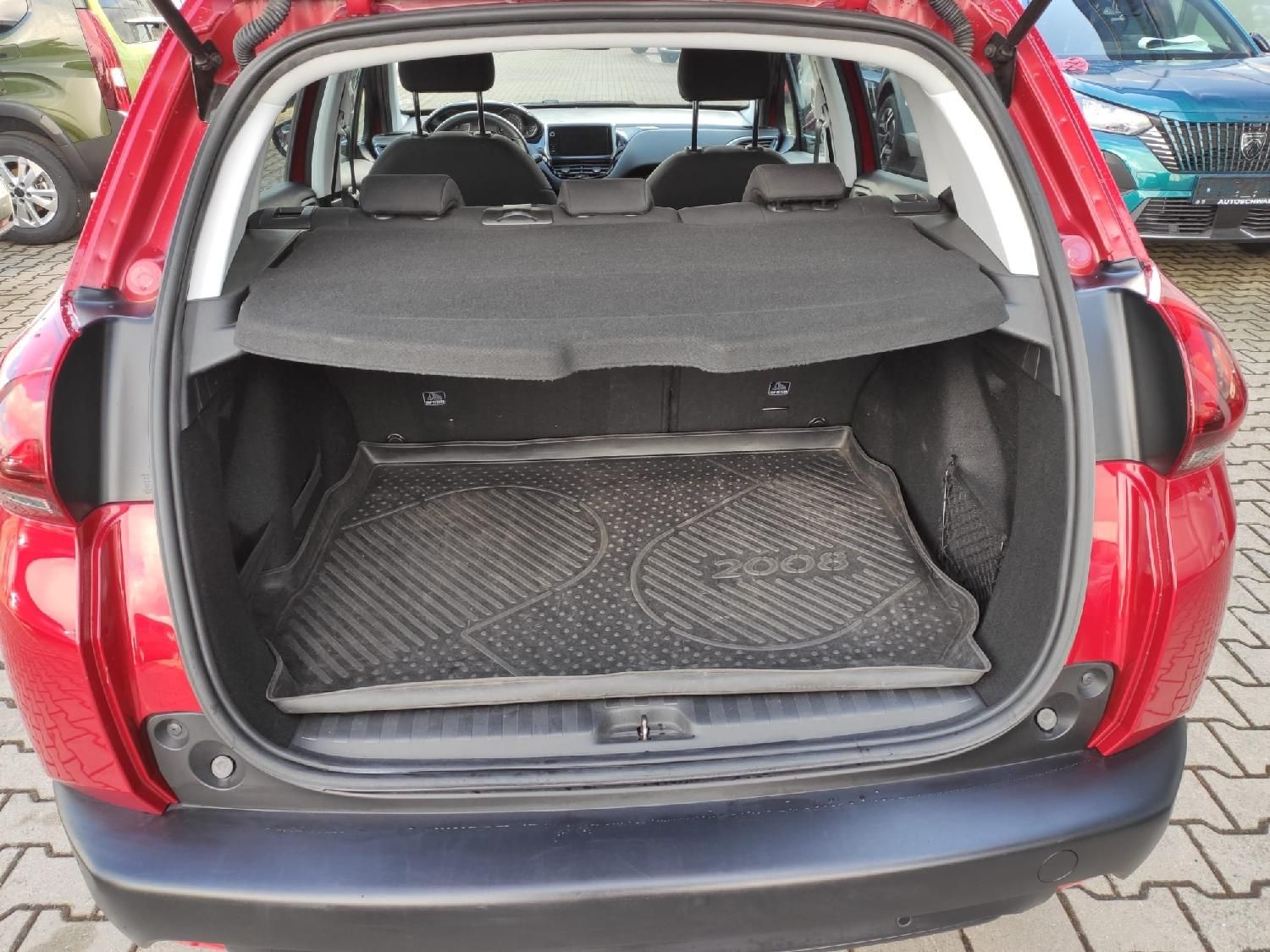 Peugeot 2008, ACTIVE 1.2 110k MAN6 1.majitel - fotka 6
