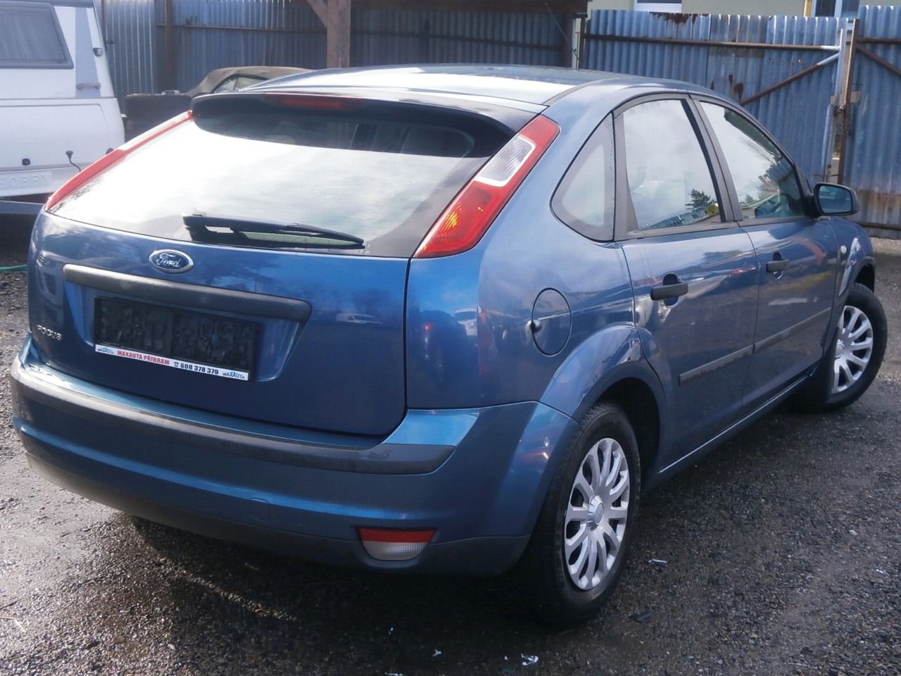 Ford Focus, 1,6i 16V KLIMA - fotka 6