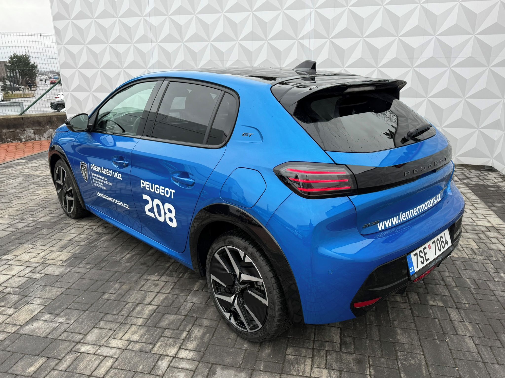 Peugeot 208, GT Hybrid 145 e-DCS6 - fotka 3