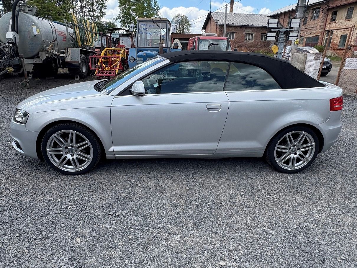 Audi A3, cabrio 1.8T S line - fotka 4
