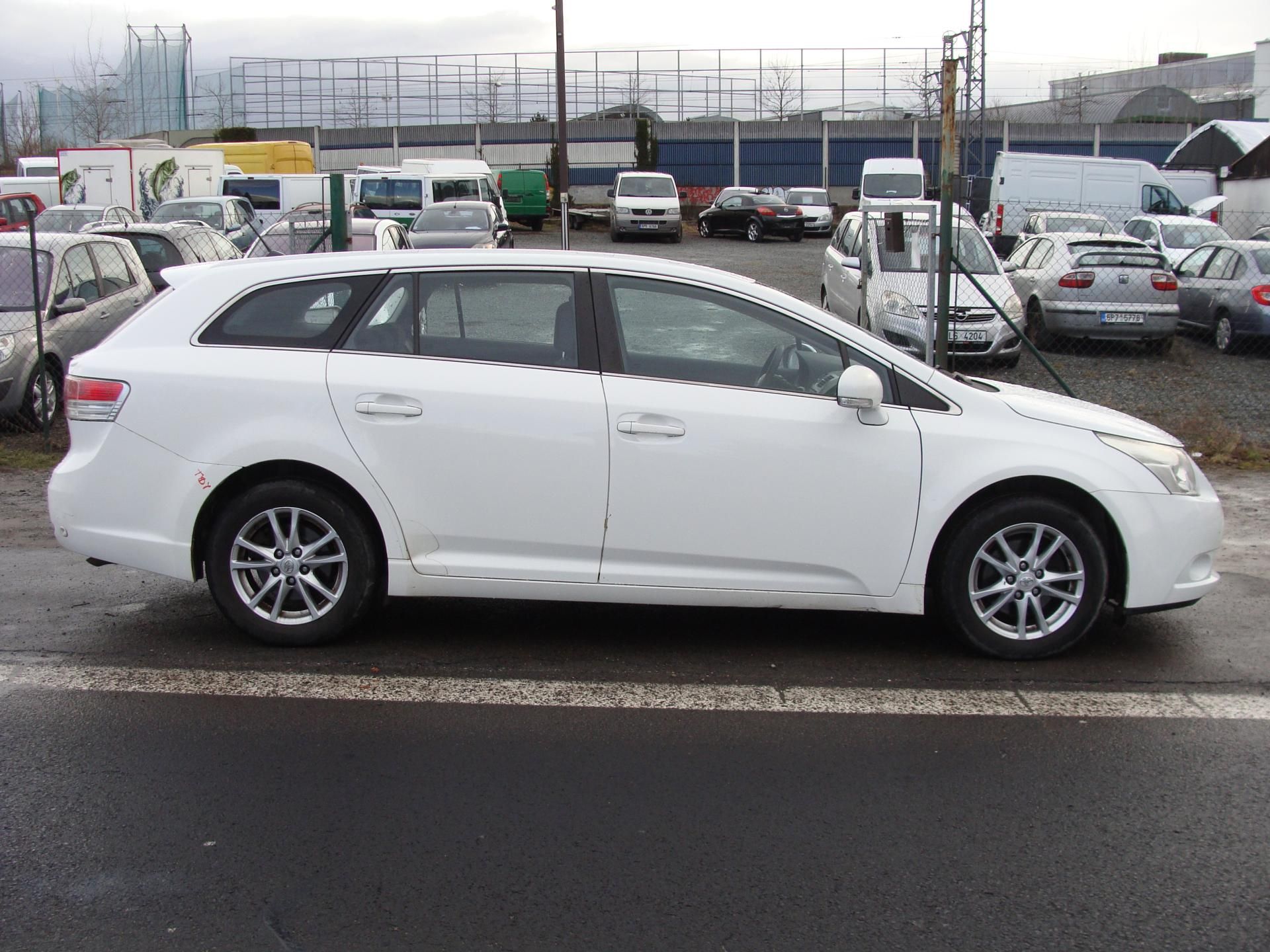 Toyota Avensis, 2.0 D-4D, 93 kW,klima,p.kamera - fotka 6
