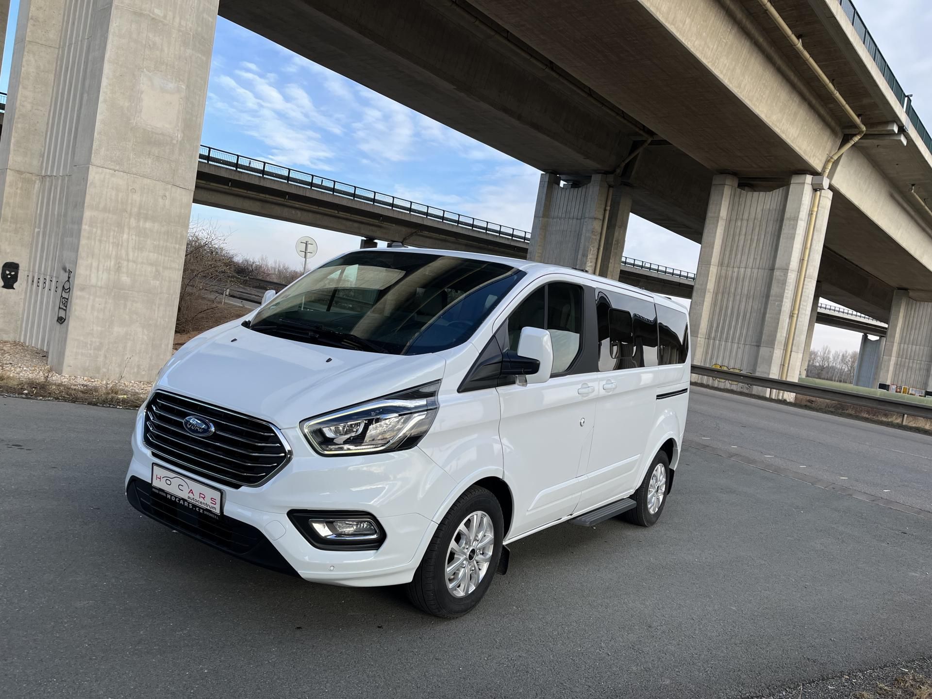 Ford Tourneo Custom, 2.0Eco TITANIUM 8M bez*MHEV ! - fotka 2