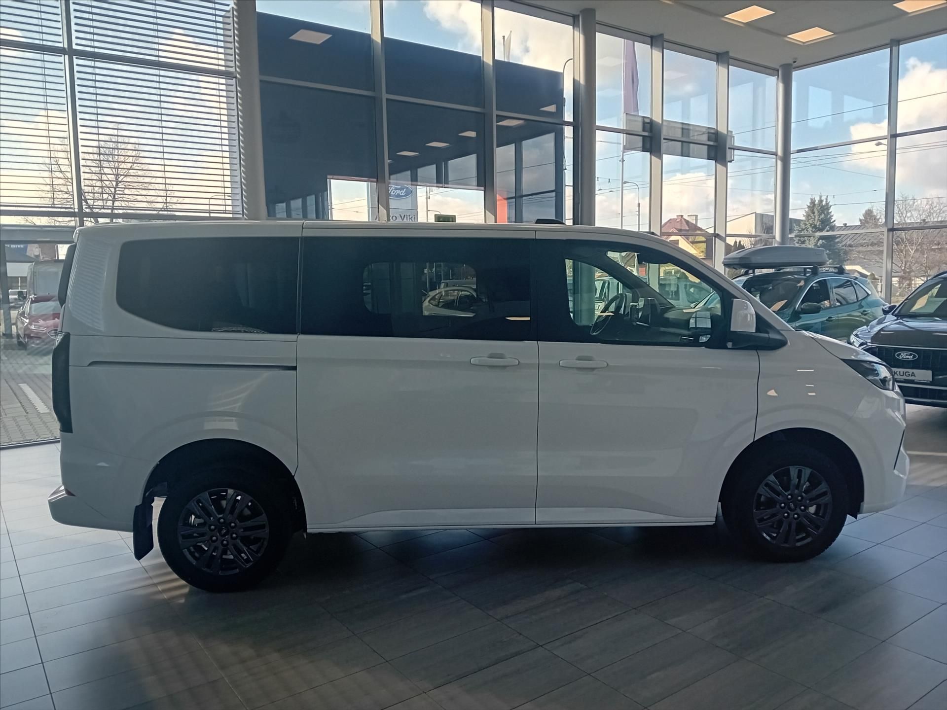 Ford Tourneo Custom, 2,0 EcoBlue 110kW/150k  Titani - fotka 6