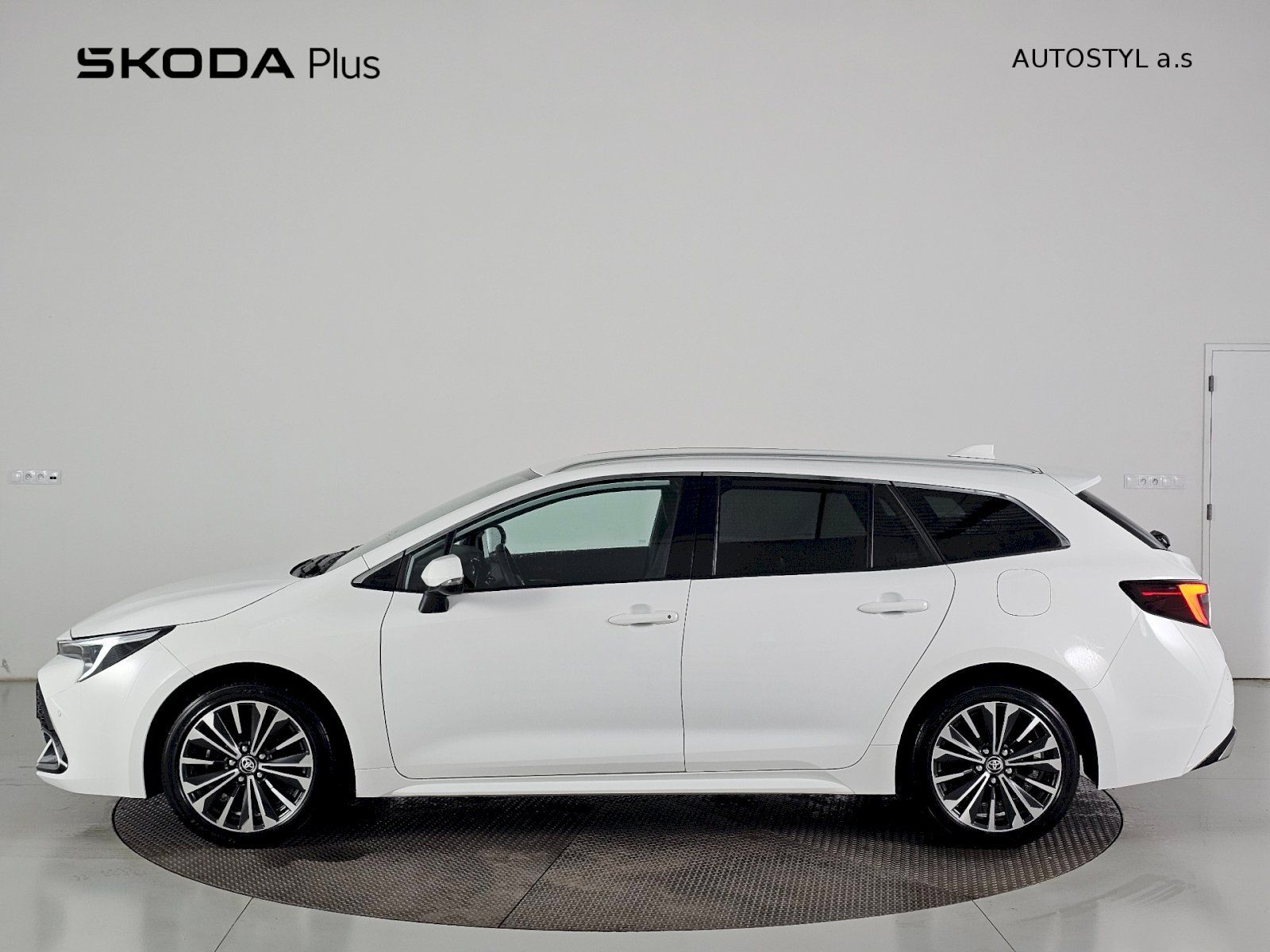 Toyota Corolla, 2.0HEV 197k STYLE - fotka 3
