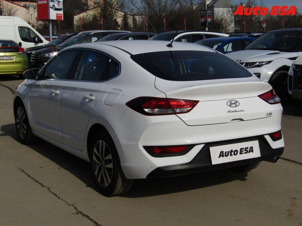 Hyundai i30, 1.6 CRDi Fastback,ČR - fotka 6