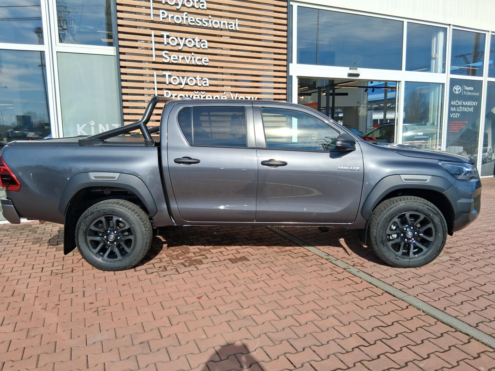 Toyota Hilux, 2,8D-4D 205K INVINCIBLE + PAKE - fotka 3