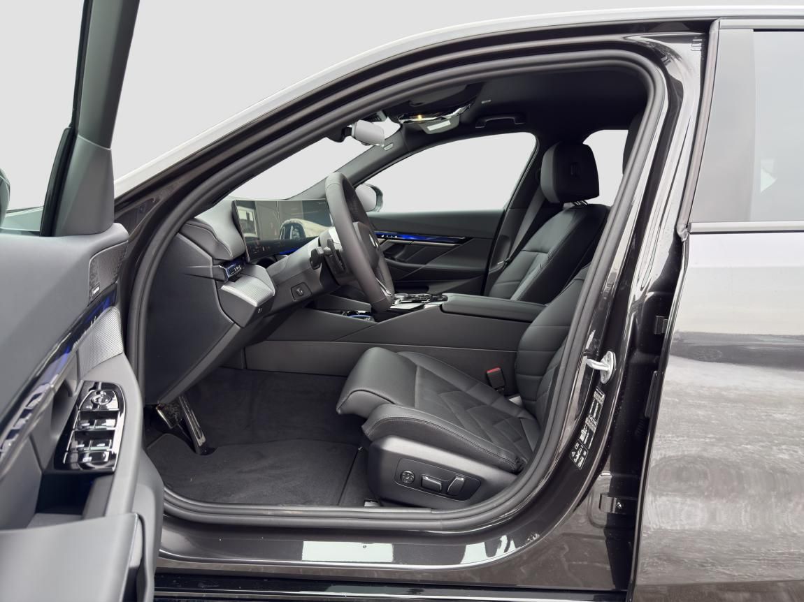 BMW Řada 5, 540d xDrive Sedan - fotka 2