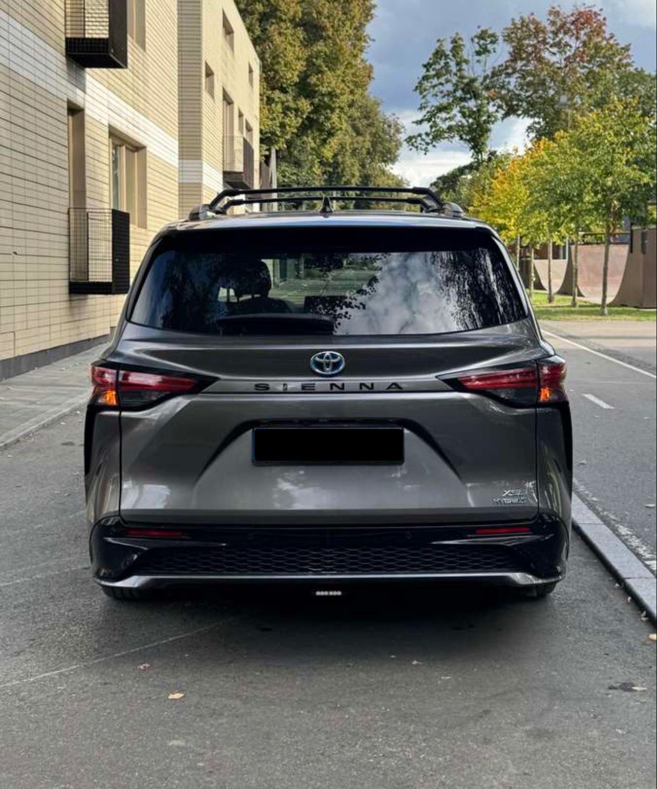 Toyota Sienna, 2.5L Hybrid XSE - fotka 6