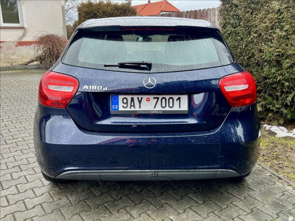 Mercedes-Benz Třídy A, 180 d Sport automat - fotka 5