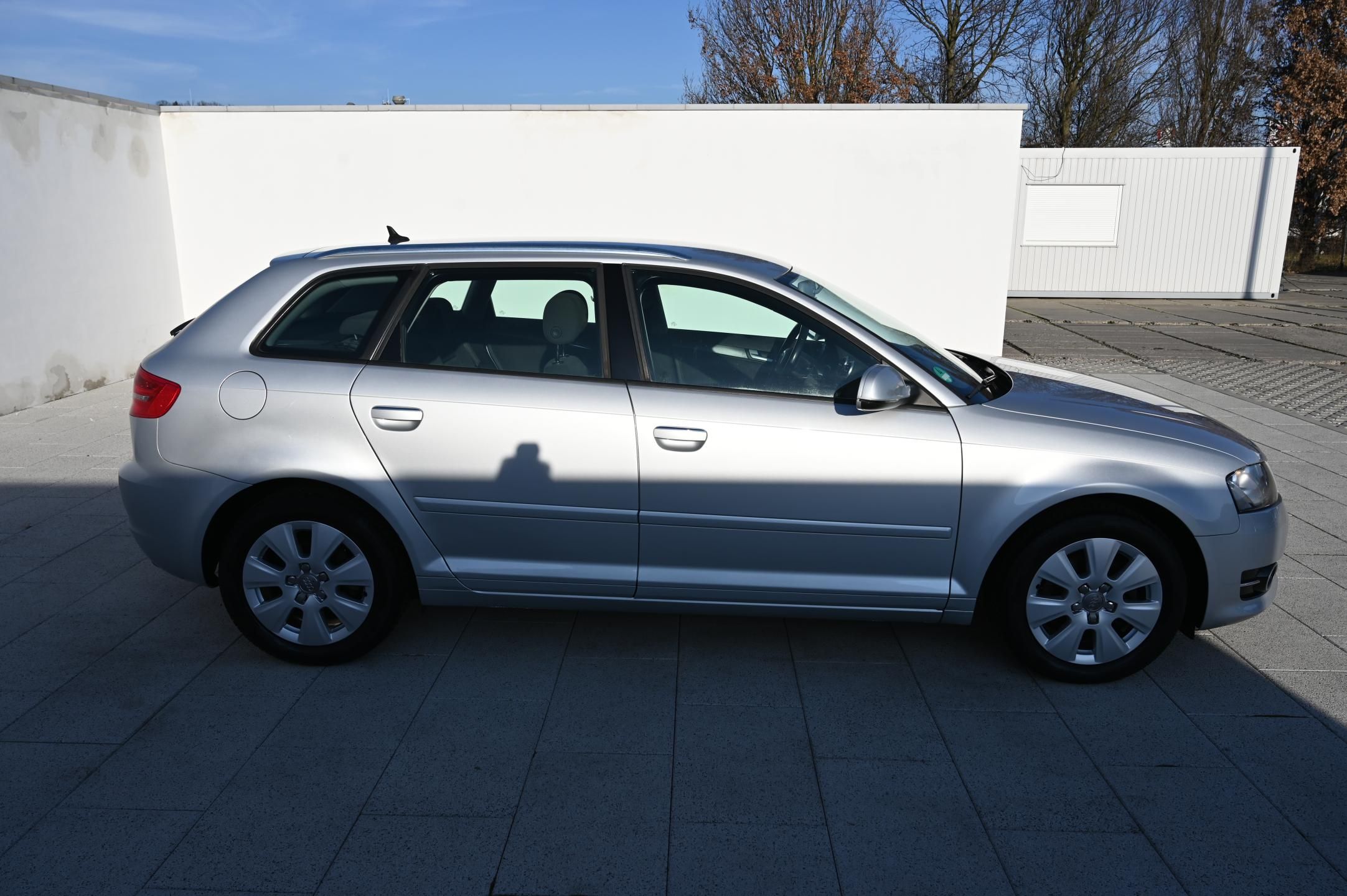 Audi A3, 1.4TFSI 92KW Rezervace 6/2011 - fotka 4