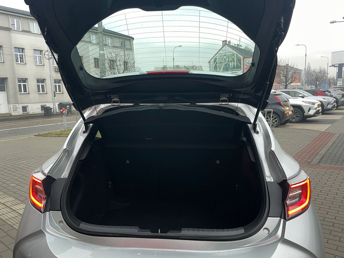 Toyota Corolla, 1.8 Comfort Tech HB - fotka 6