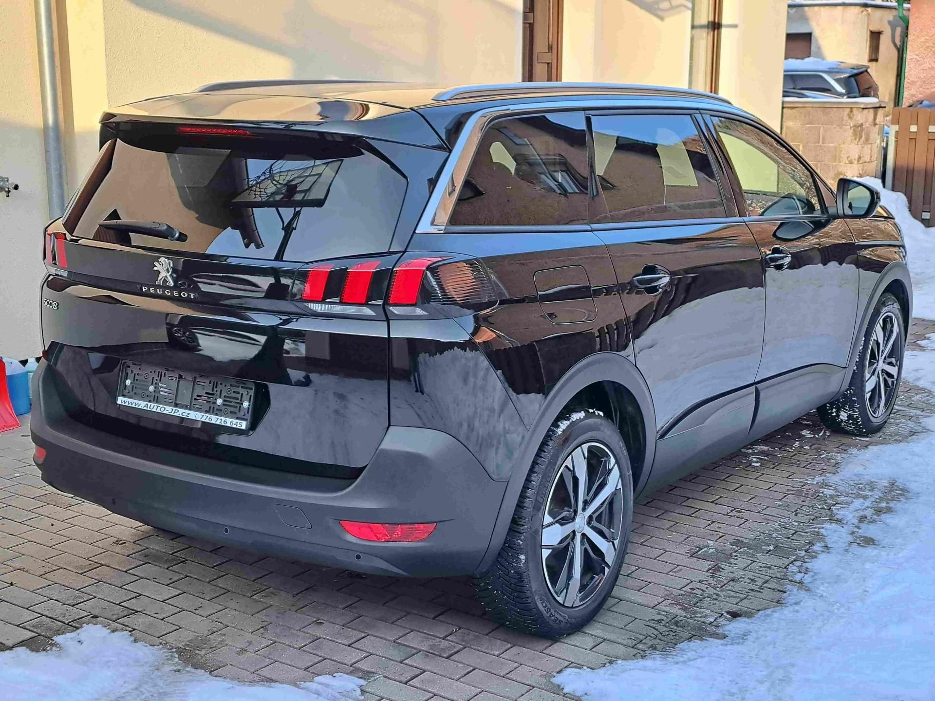 Peugeot 5008, 1,2 PT EAT8 18ALU PDC NAVI - fotka 3