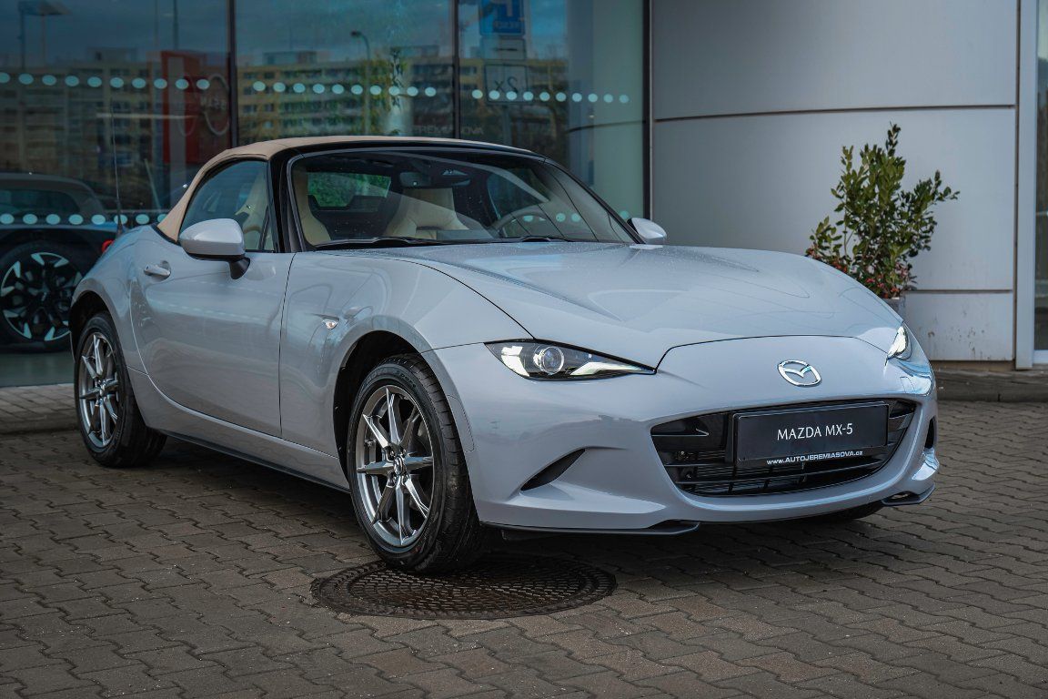 Mazda MX-5, ST 1.5L 132k 6MT Kazari