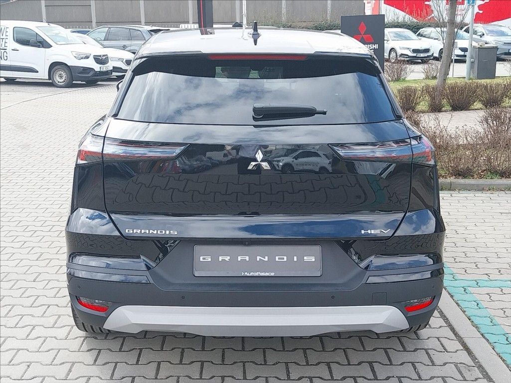 Mitsubishi Grandis, 1.8 AT M-HYBRID  INTENSE+ - fotka 5
