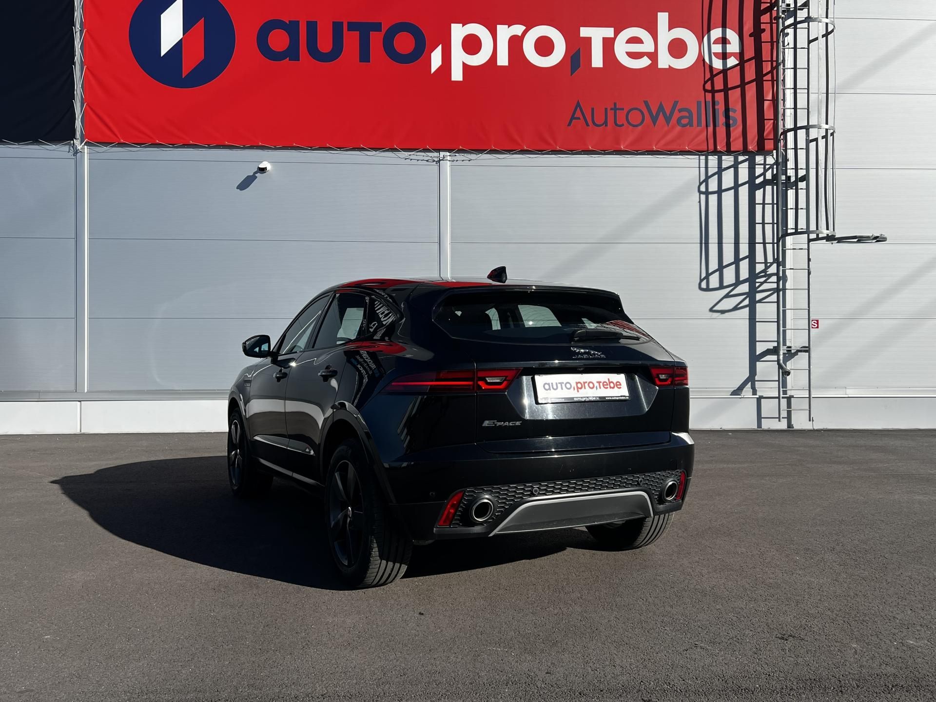 Jaguar E-Pace, 2.0T 147kW AWD 1.Maj Panorama - fotka 5