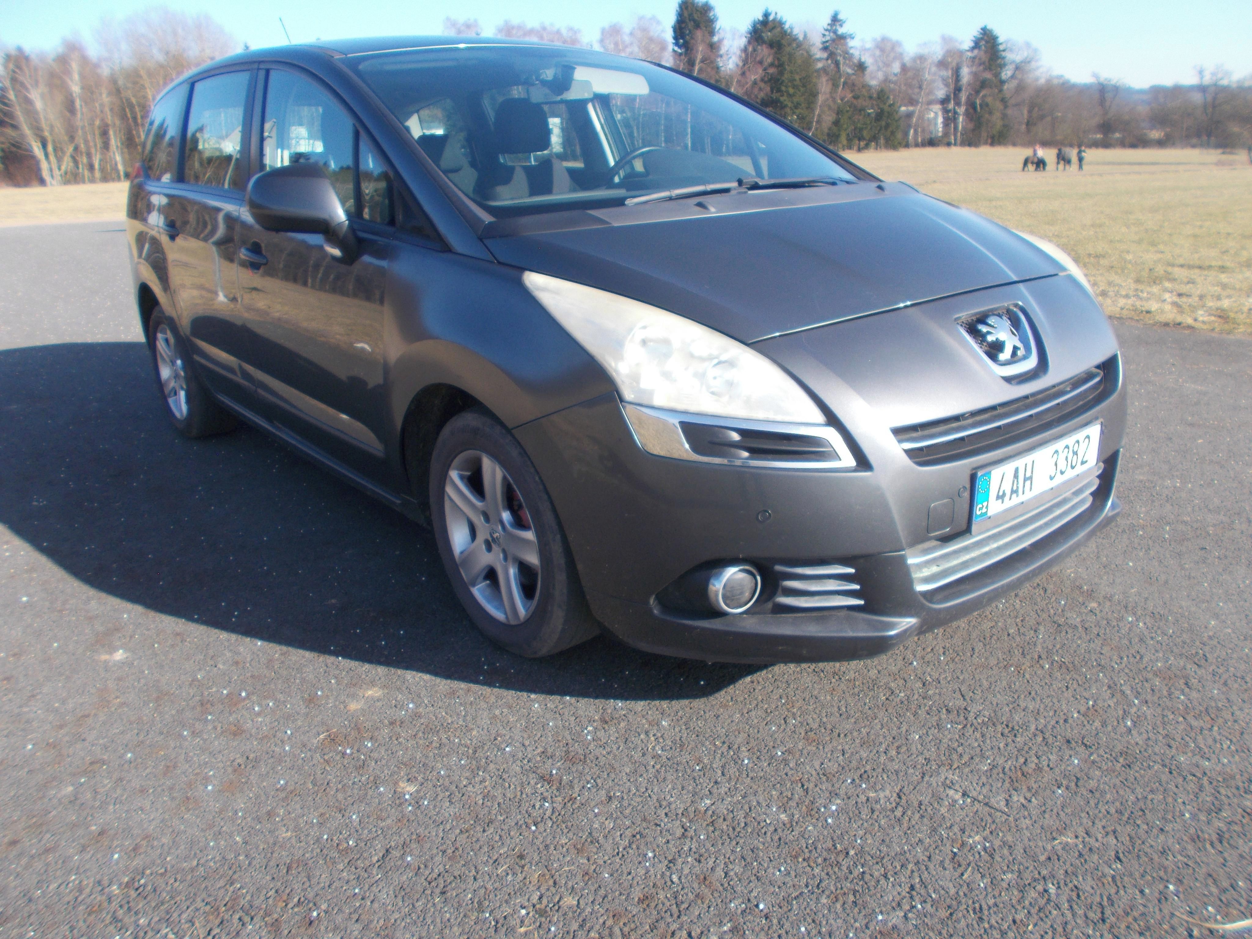 Peugeot 5008, 1,6 HDI 7 MÍSTNÉ,SERVISOVANÉ - fotka 6