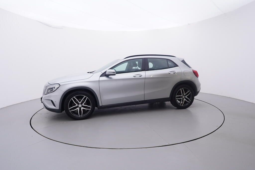 Mercedes-Benz GLA, Style 1.6 115 kW - fotka 2