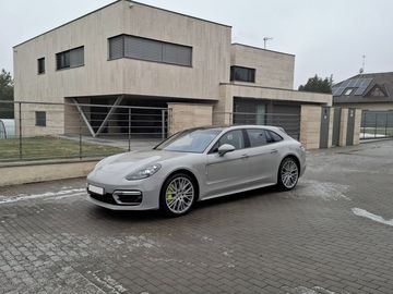4S e-hybrid, Sport Turismo