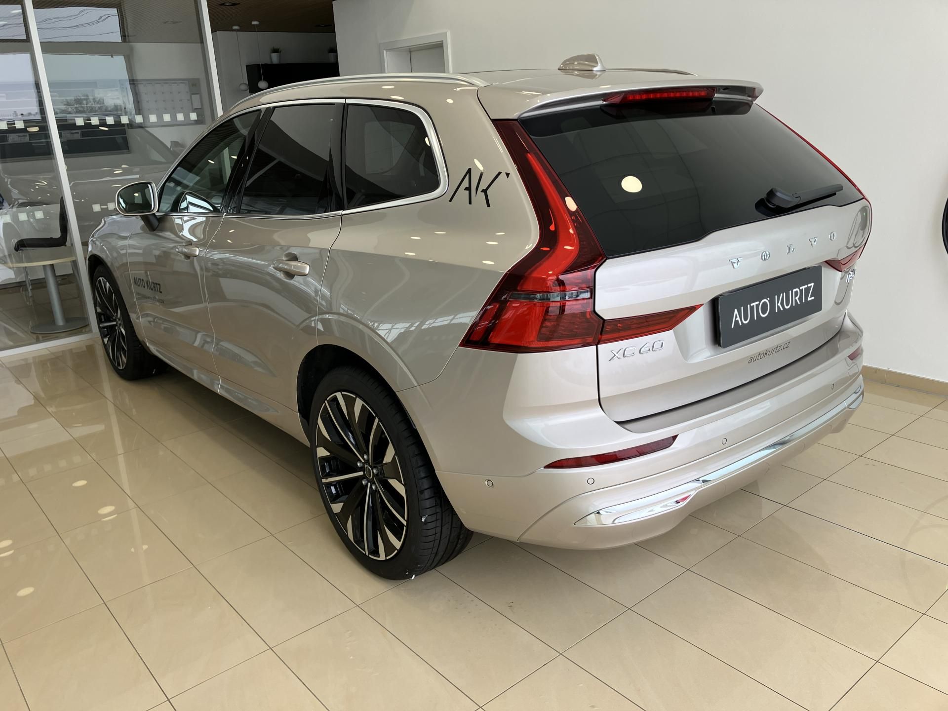 Volvo XC60, B5 AWD Ultra Bright AT8, ČR - fotka 6