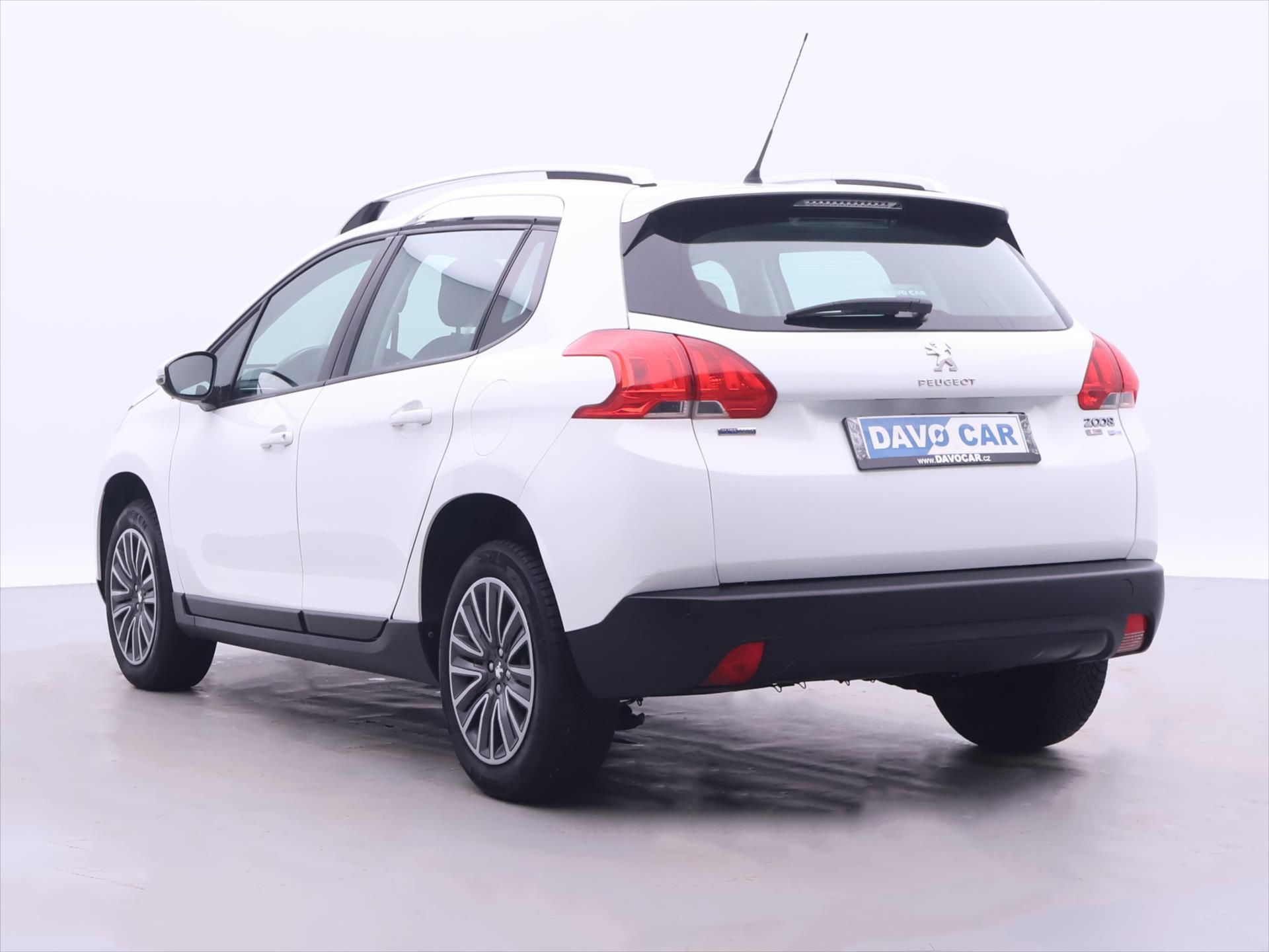 Peugeot 2008, 1,2 PT 81kW Aut.klima CZ - fotka 5
