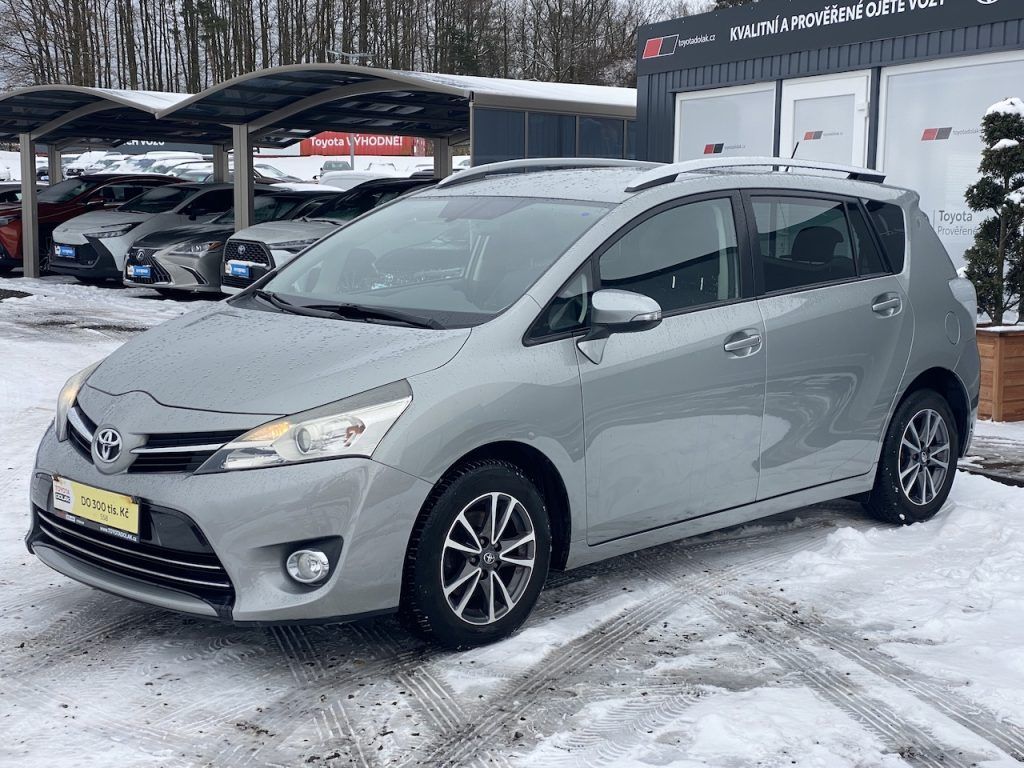 Toyota Verso, 1.8i, ČR-2.maj, Active Trend - fotka 3