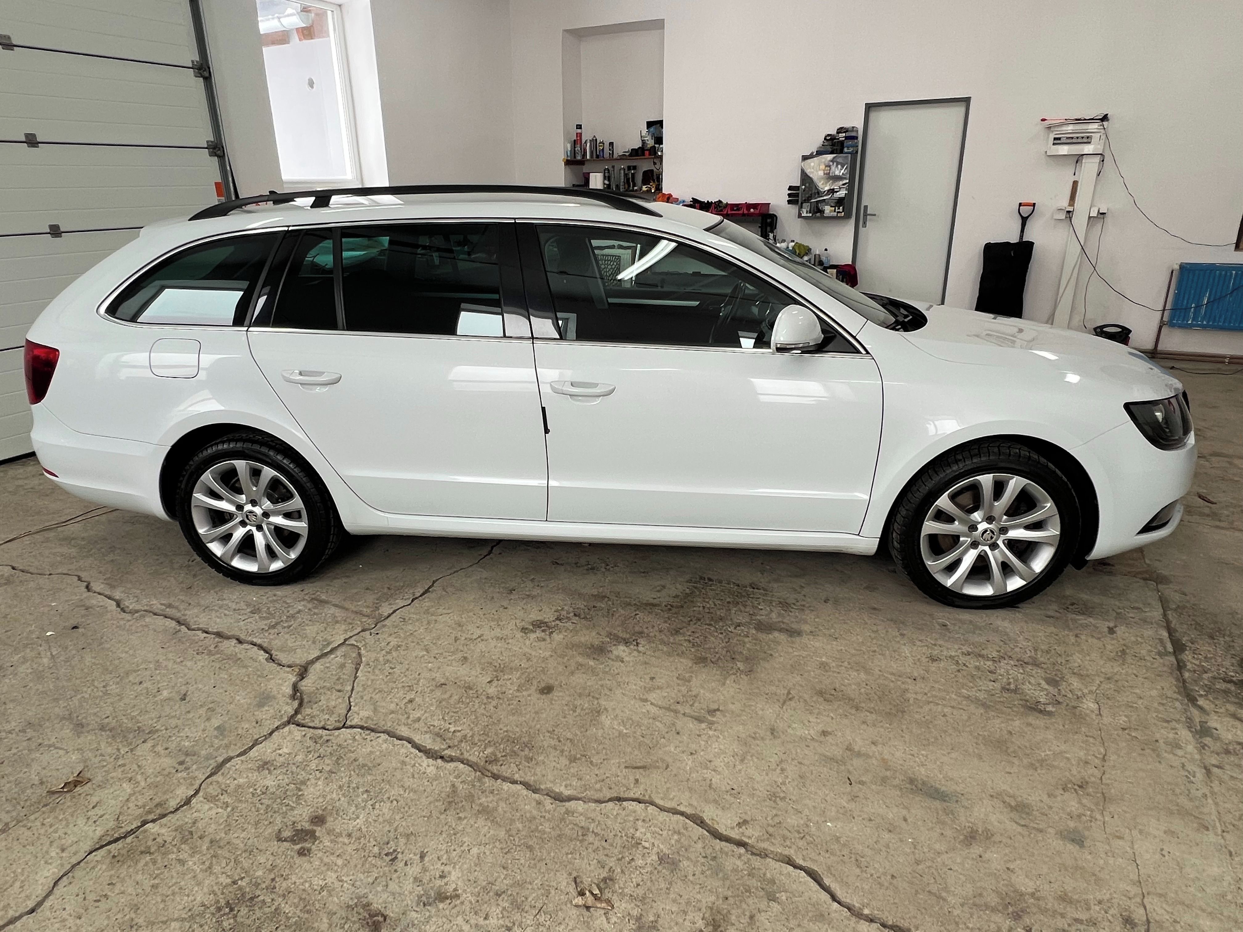 Škoda Superb, 2.0 TDi  4x4 DSG PO ROZVODECH - fotka 4