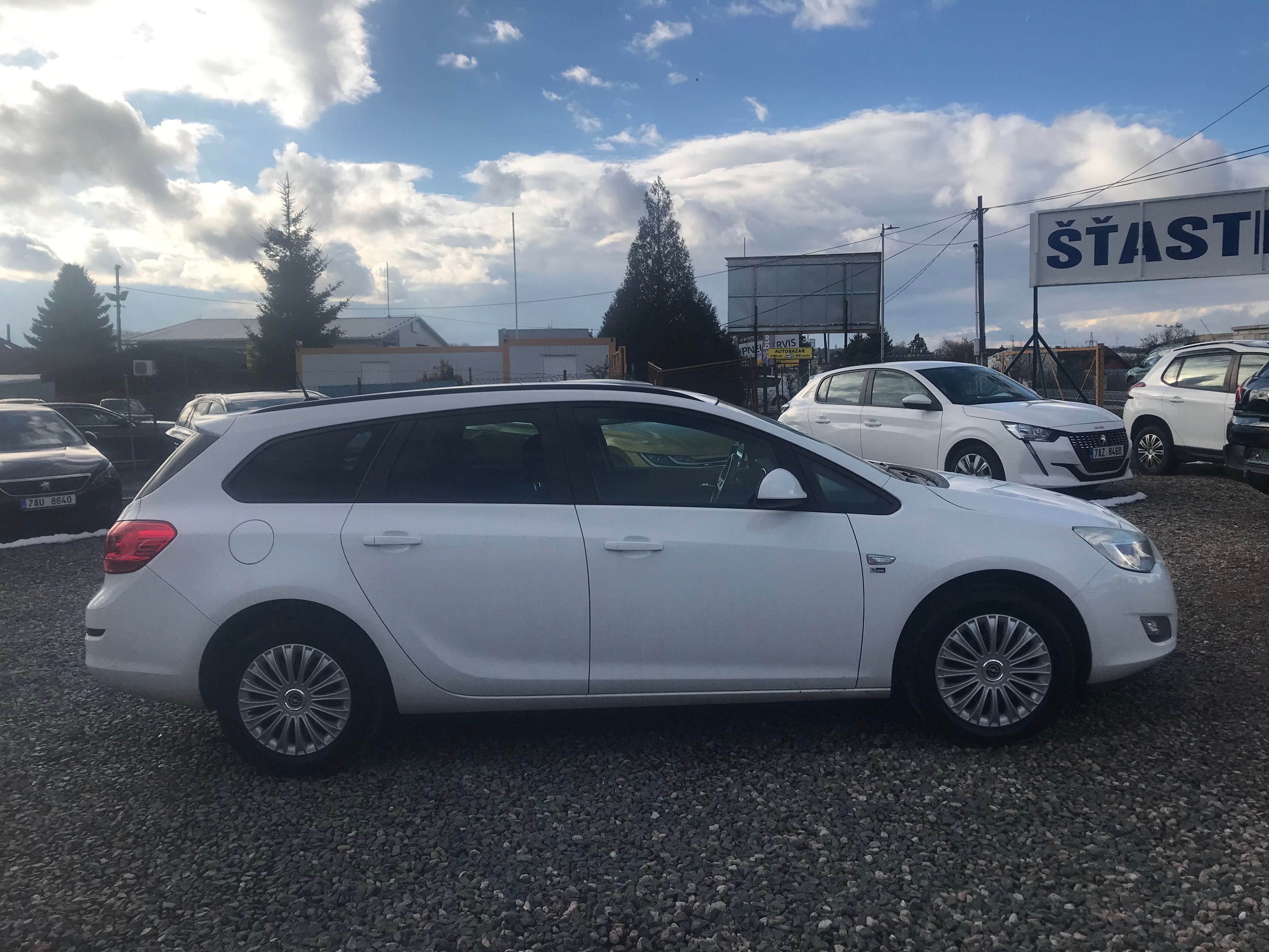 Opel Astra, 1.4i 74 KW,KLIMA ,TEMPOMAT.... - fotka 4