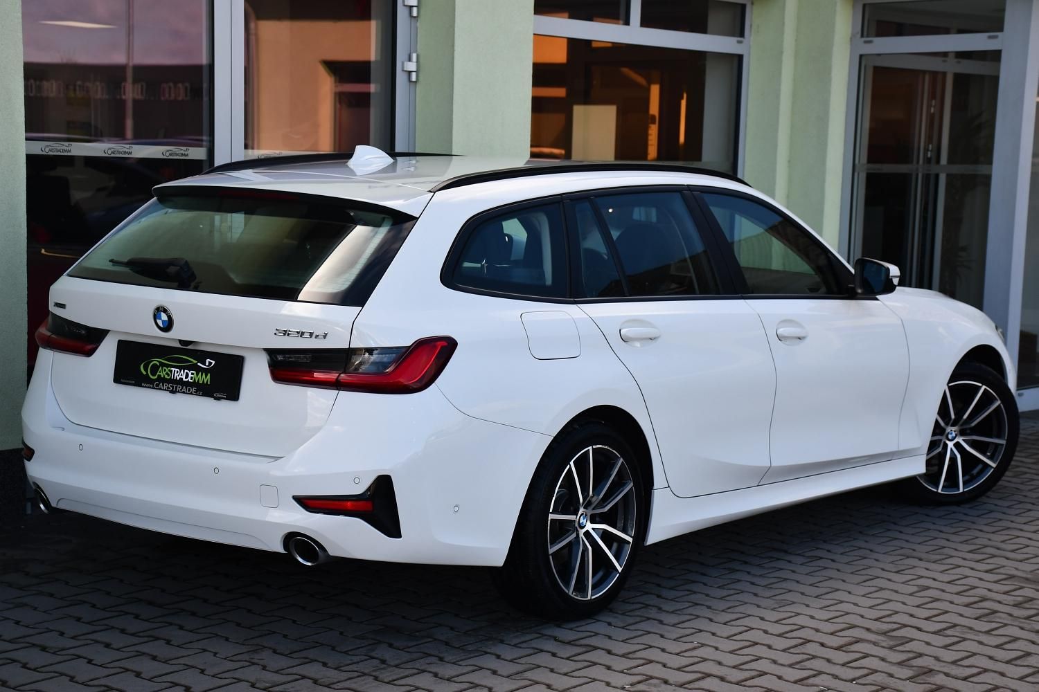 BMW Řada 3, 320D xDrive 2xALU 1M ČR - fotka 5