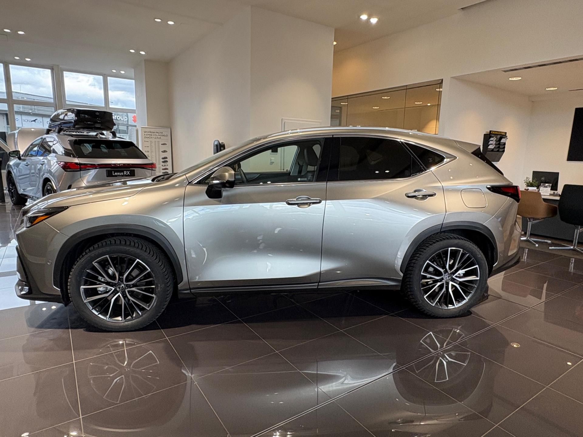 Lexus NX 350h, LUXURY 4x4 - fotka 4