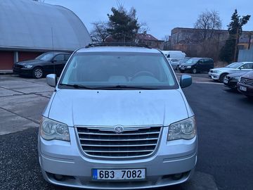 2010 Chrysler town & country 3