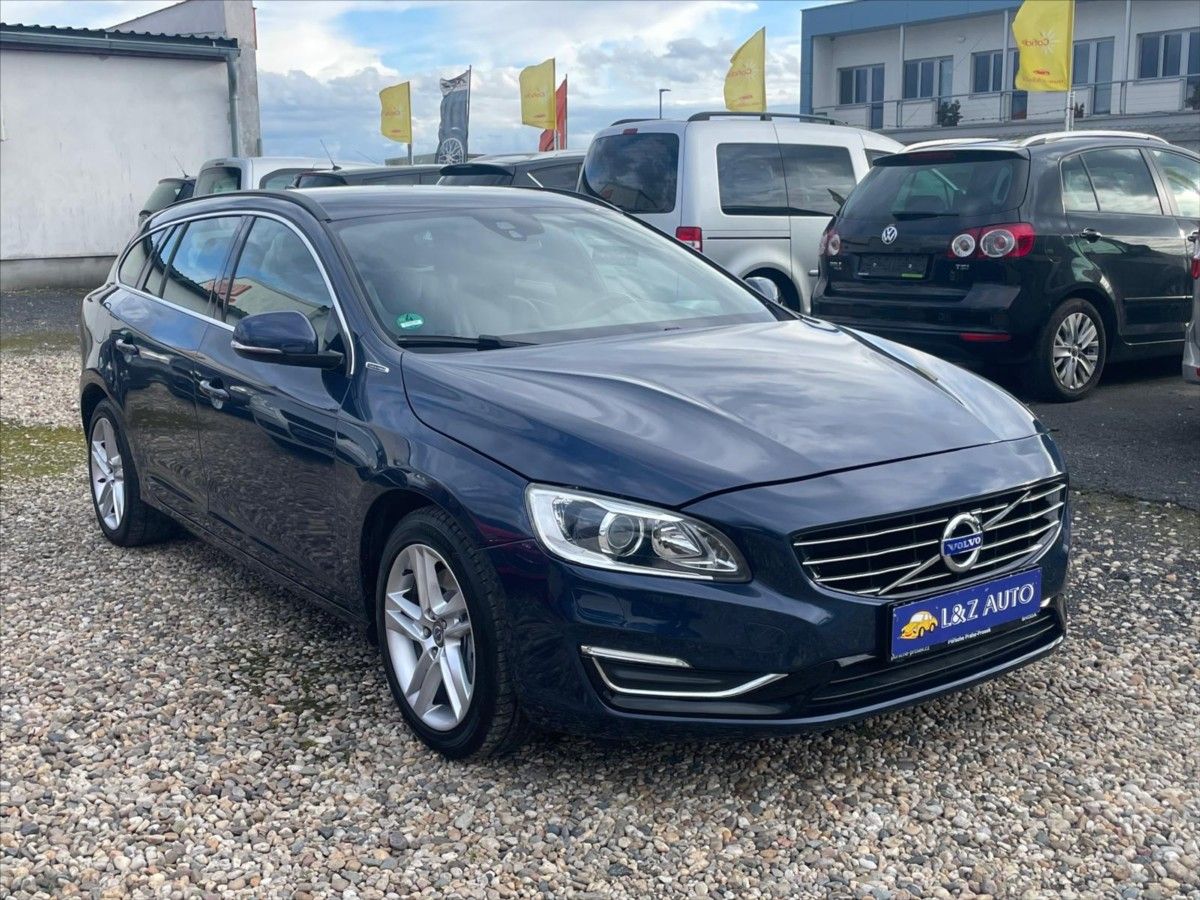 Volvo V60, 2,4 D-PLUG IN HYBRID - fotka 3