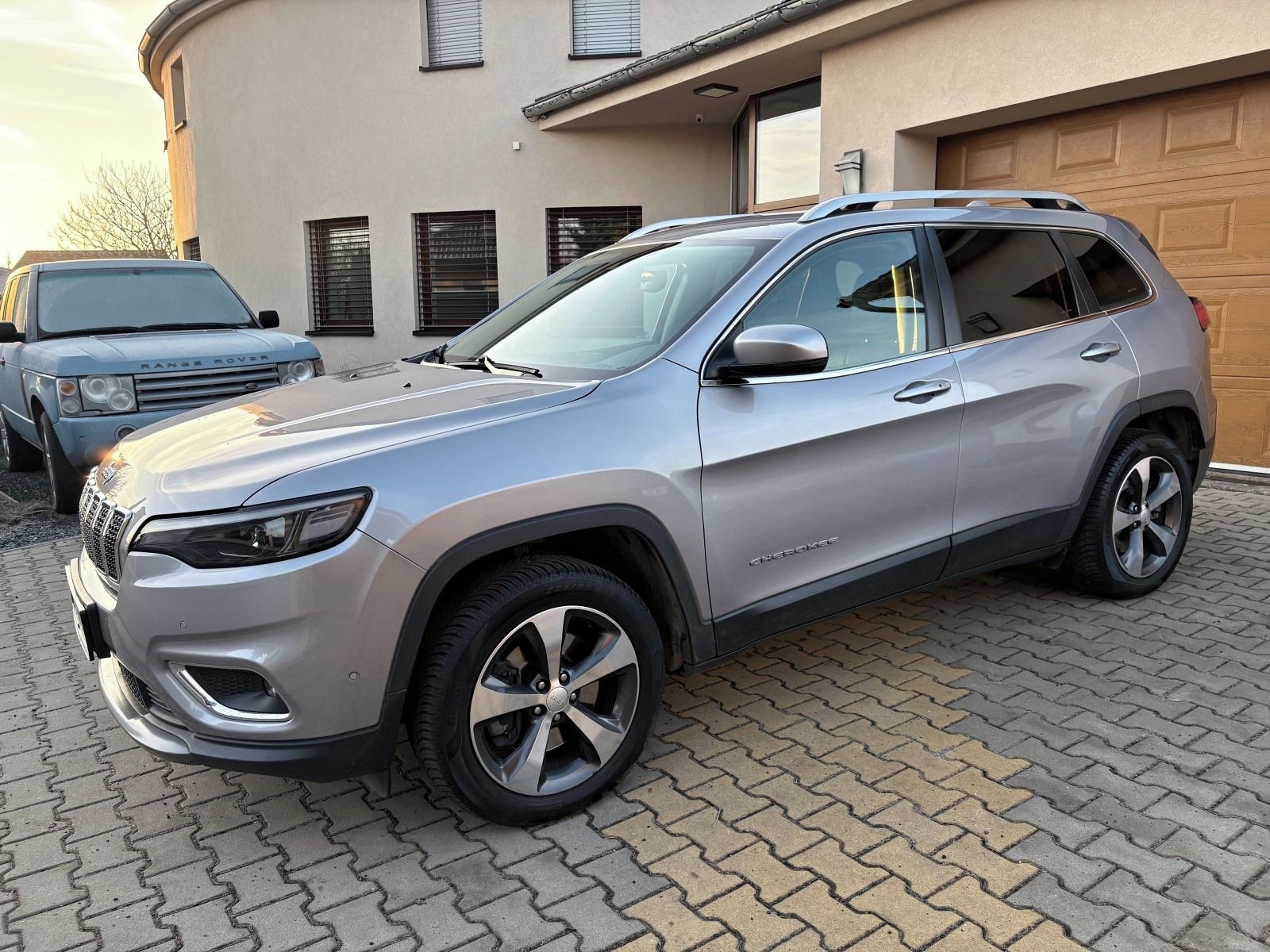 Jeep Cherokee, 2.2 M-Jet 143kW Limited 4x4 AT - fotka 3