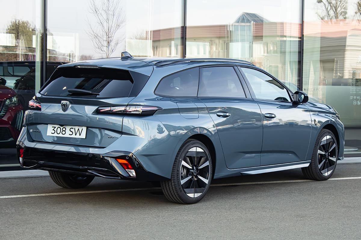 Peugeot 308, ë-GT 115 kW/157k 58kWh  SW - fotka 5