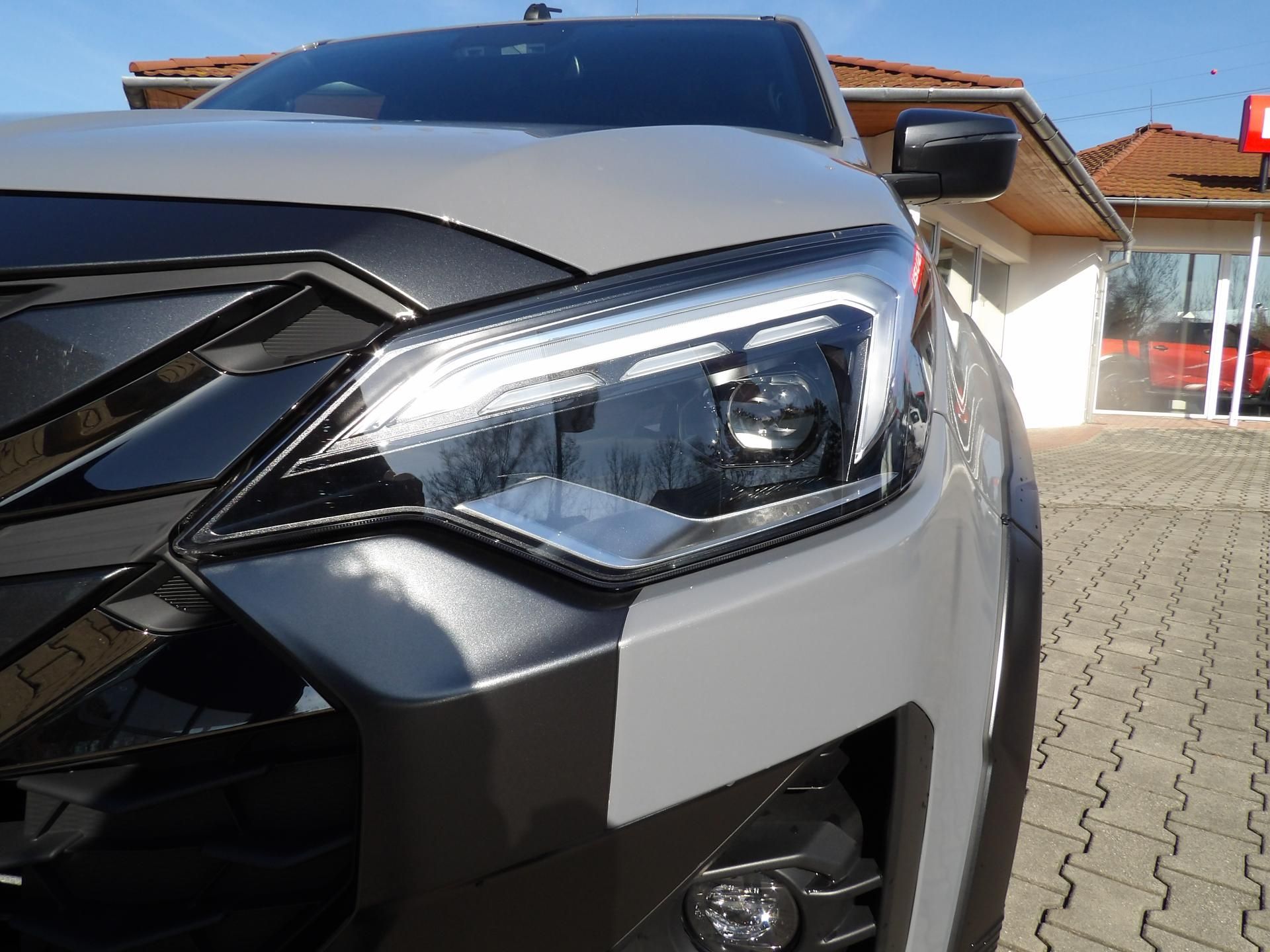 Isuzu D-Max, V-Cross Double Cab 4x4 A/T - fotka 4