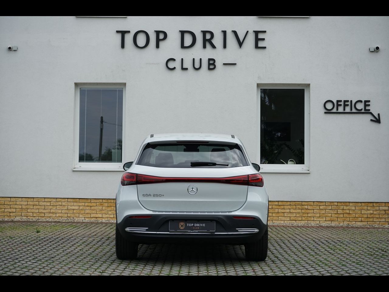Mercedes-Benz EQA, 250+/comfort. pack/electric ar - fotka 6
