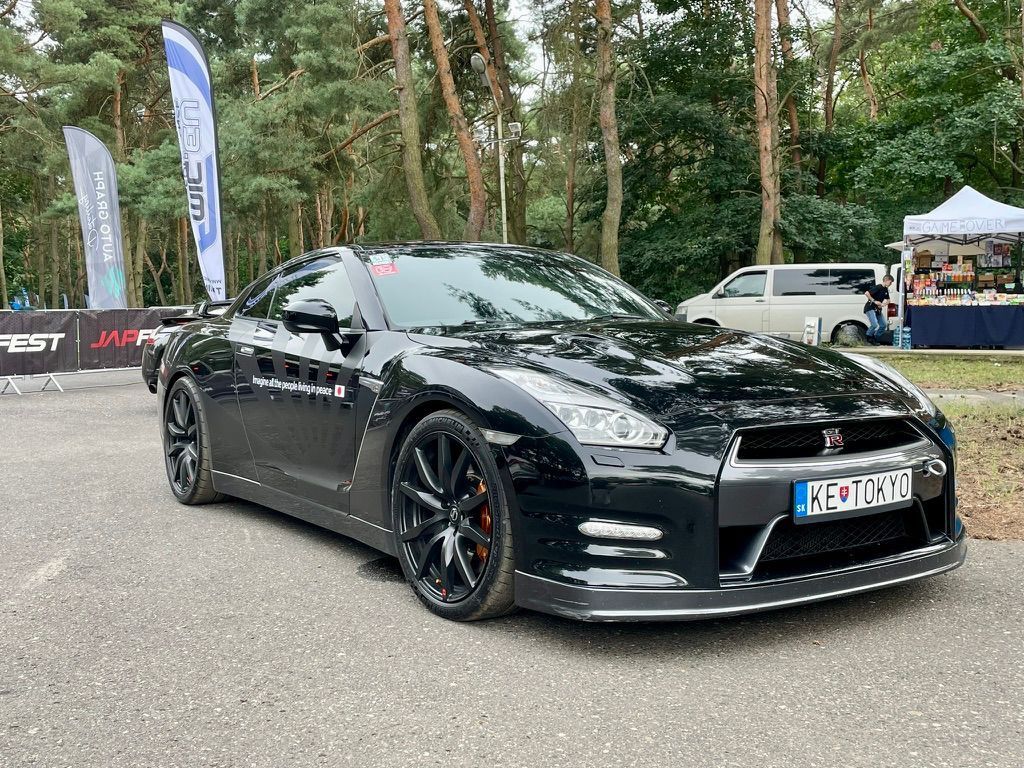 Nissan GT-R
