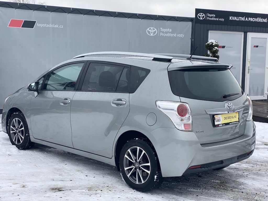 Toyota Verso, 1.8i, ČR-2.maj, Active Trend - fotka 4