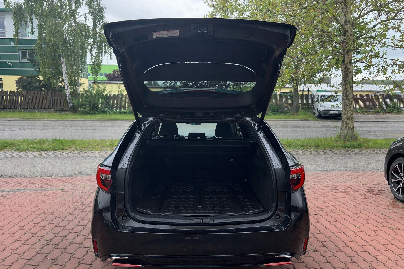 Toyota Corolla, 1,8 Hybrid 4x2 Style - fotka 5