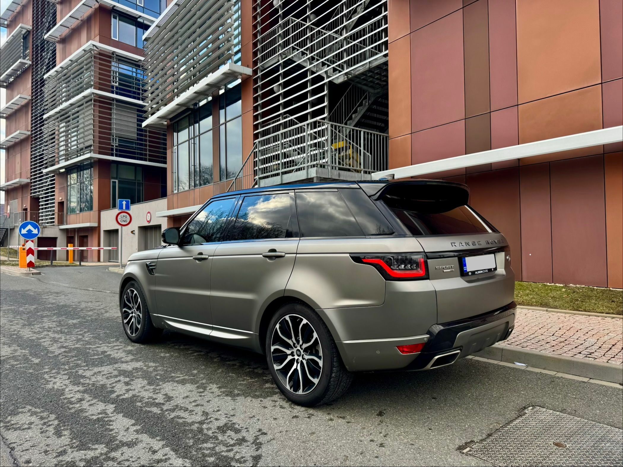 Land Rover Range Rover Sport, 3.0 Supercharged - benzín - fotka 4