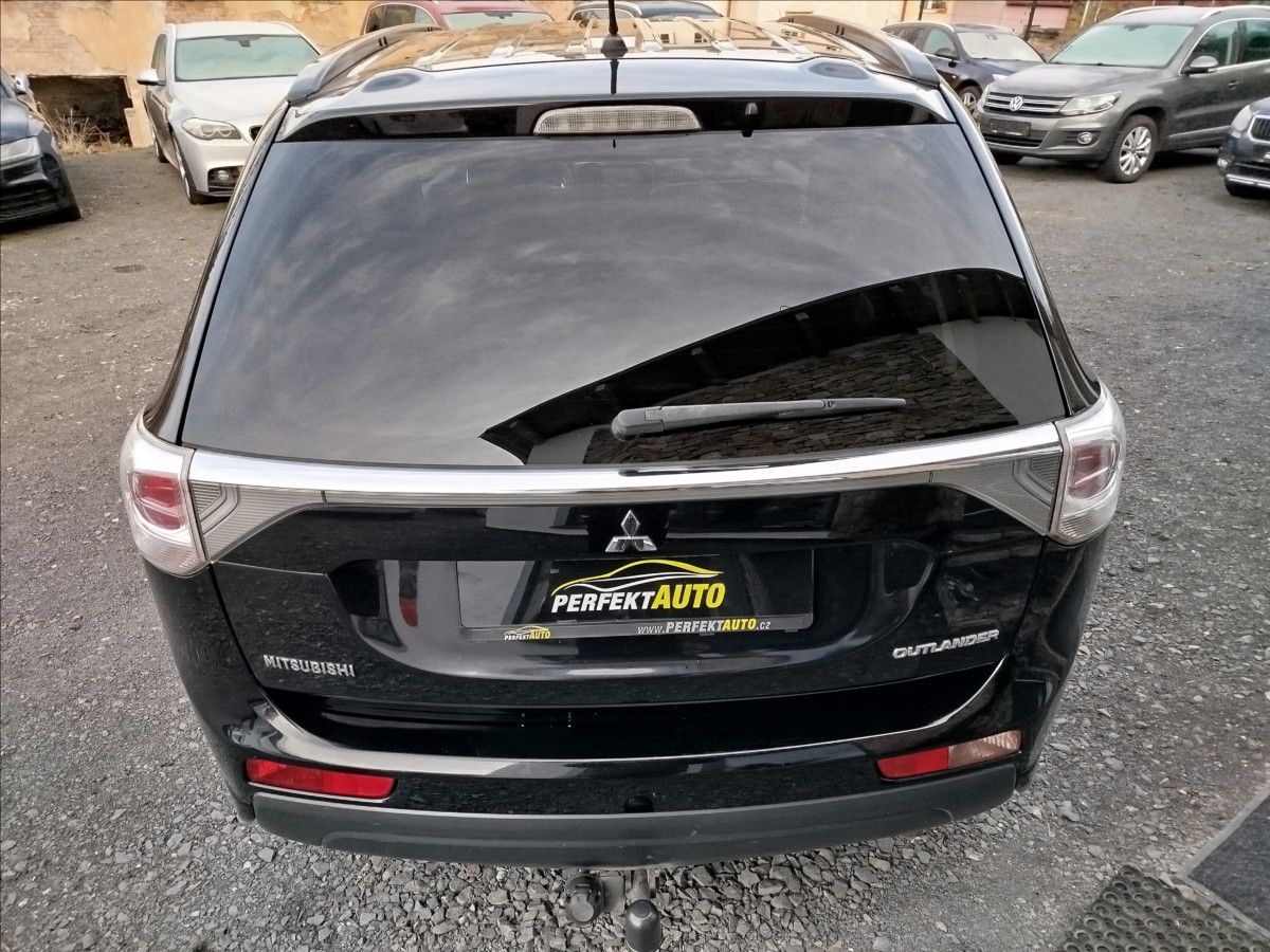 Mitsubishi Outlander, 2,3 D 110kW, AUTOMAT, 7-MÍST - fotka 5