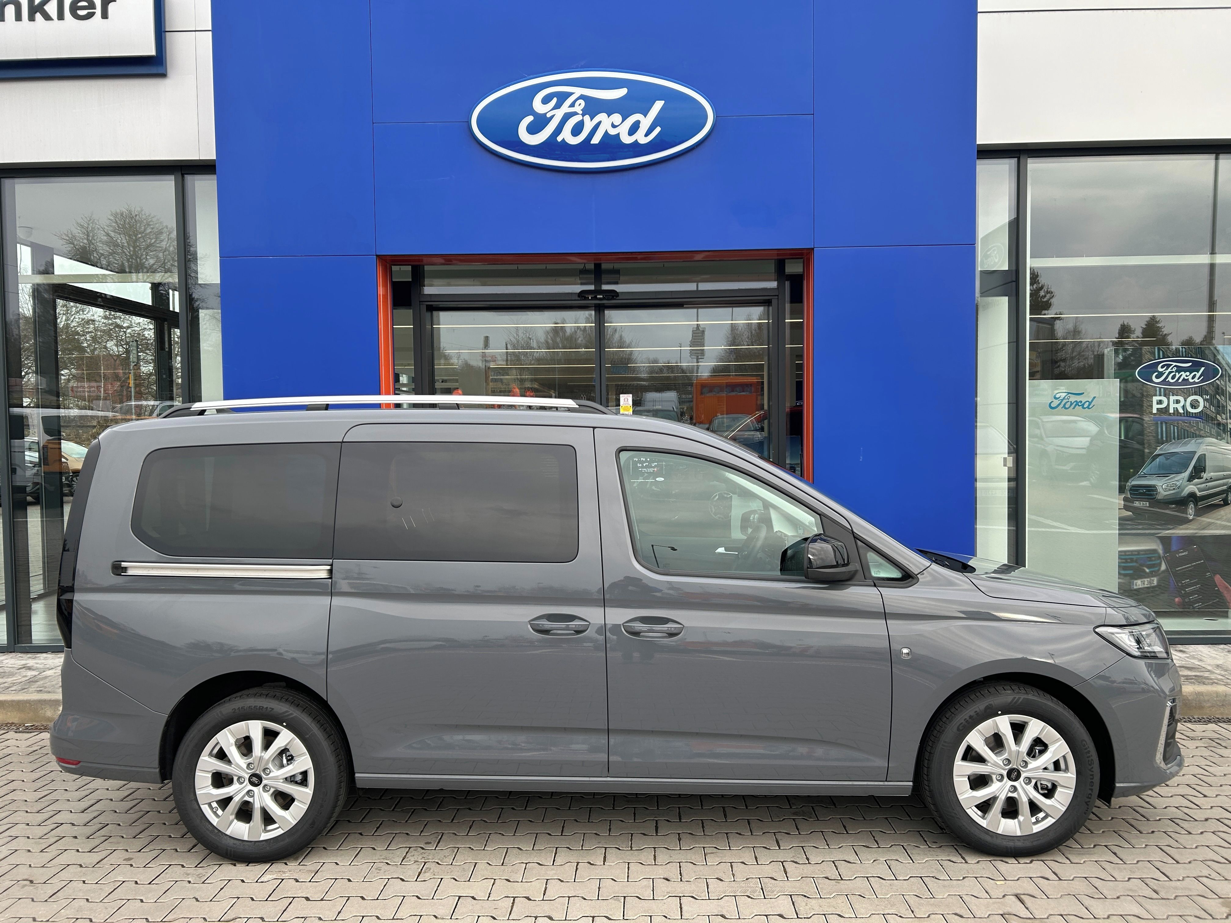 Ford Tourneo Connect, 1.5 Ecoboost 85kW AT Titanium - fotka 3